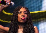 希瑟·斯莫尔(Heather Small)在格拉斯顿伯里(Glastonbury)为自己辩护时，透露了她认为自己的事业毁了的那一刻